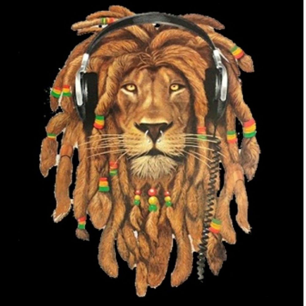 BEAUTIFUL  "RASTA LION WITH HEADPHONES"